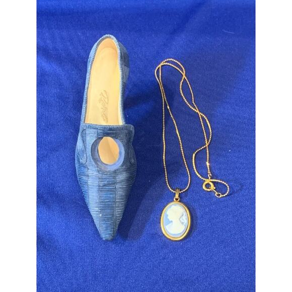 Just The Right Shoe Cameo Appearance 2001 #25219 - Picture 7 of 9